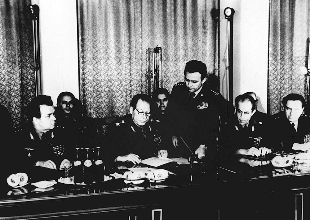 Ryszard Kukliński during a meeting, photo: PAP